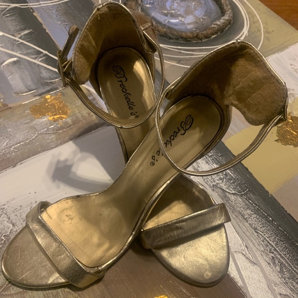 Gold Heels - Picture 2 of 3